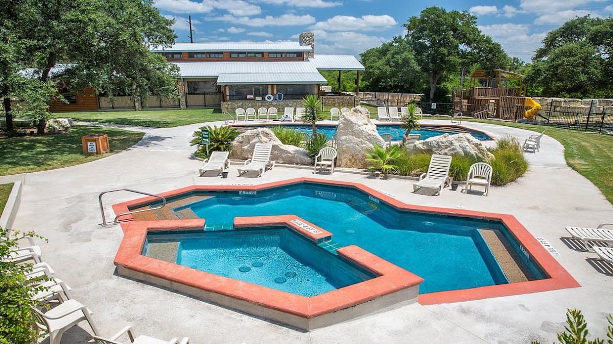 Sun Outdoors Lake Travis, Caravan Park in Hudson Bend