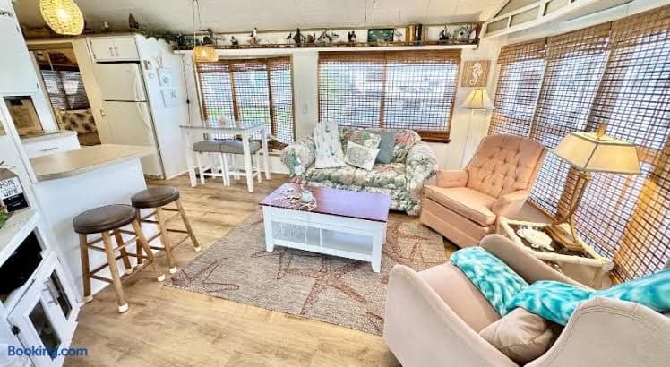 Beach Hideaway N2070 - Entire Place, Holiday Home in Hutchinson Island South