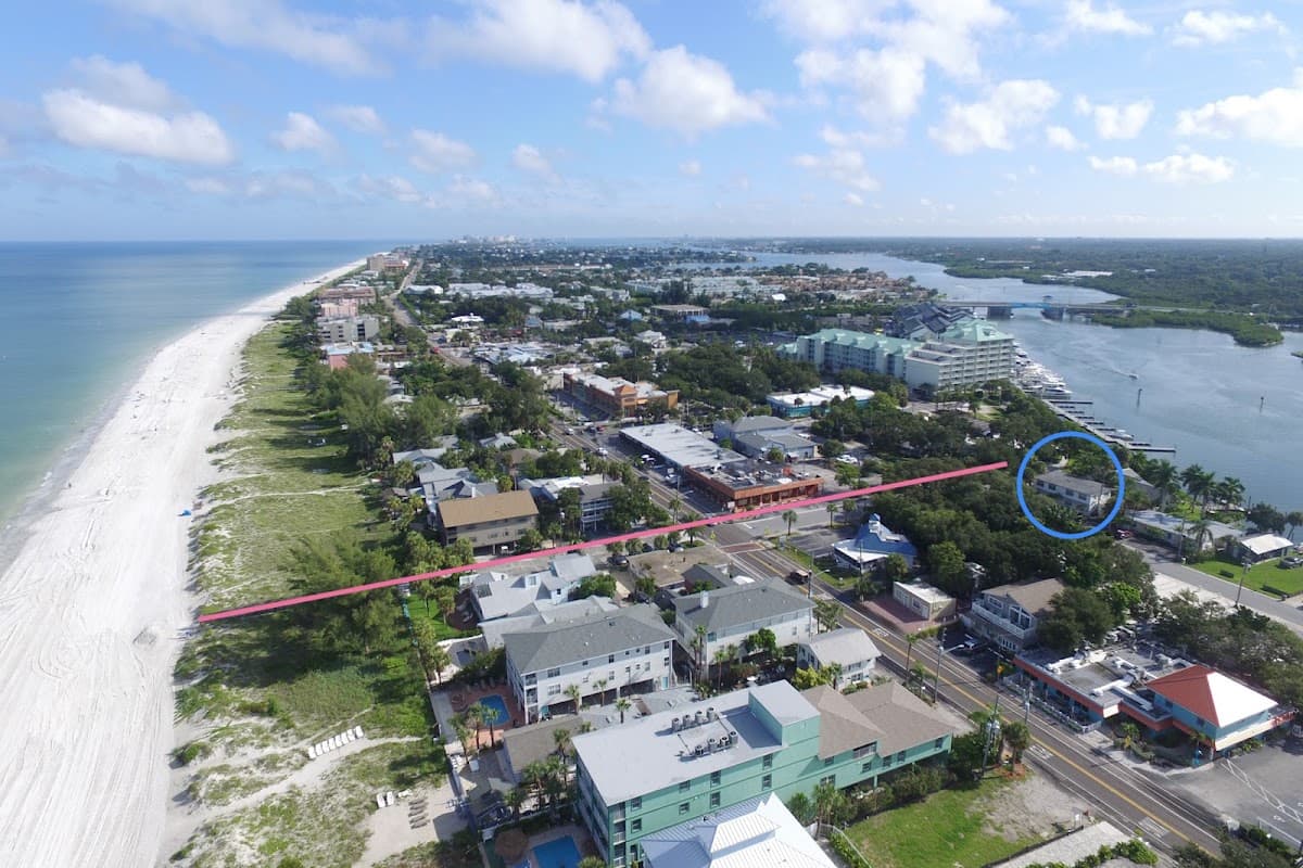 BeachTrail Lodging, Holiday Home in Indian Rocks Beach