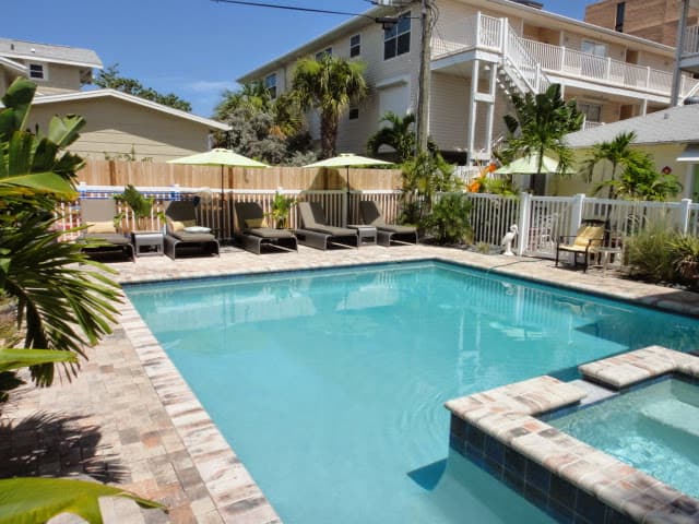 SunTiki Cottage Vacation Rentals, Holiday Home in Indian Rocks Beach
