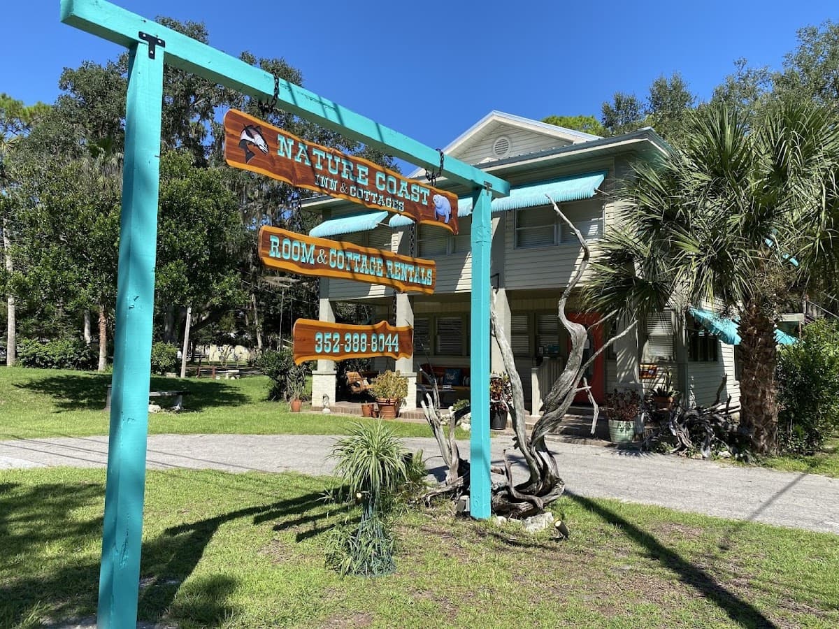Nature Coast Inn & Cottages, Hotel in Inglis