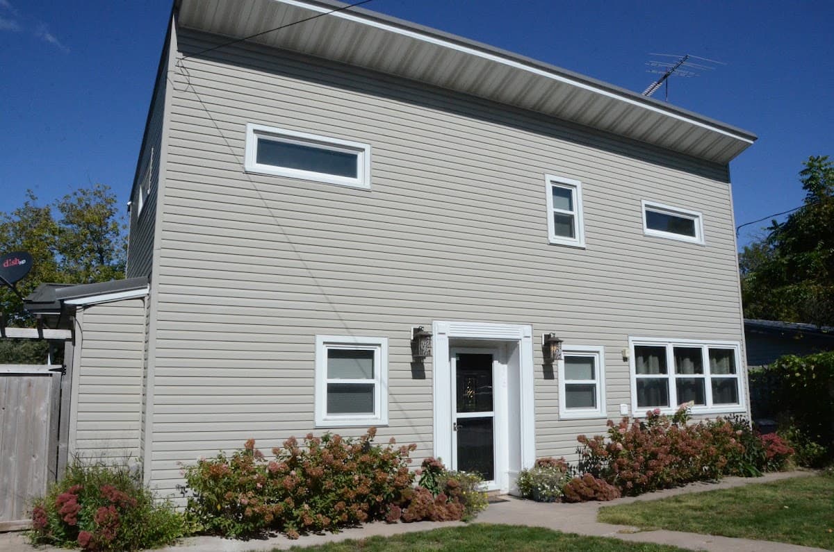 Swinging Bridge Cottage, Hotel in Iowa Falls