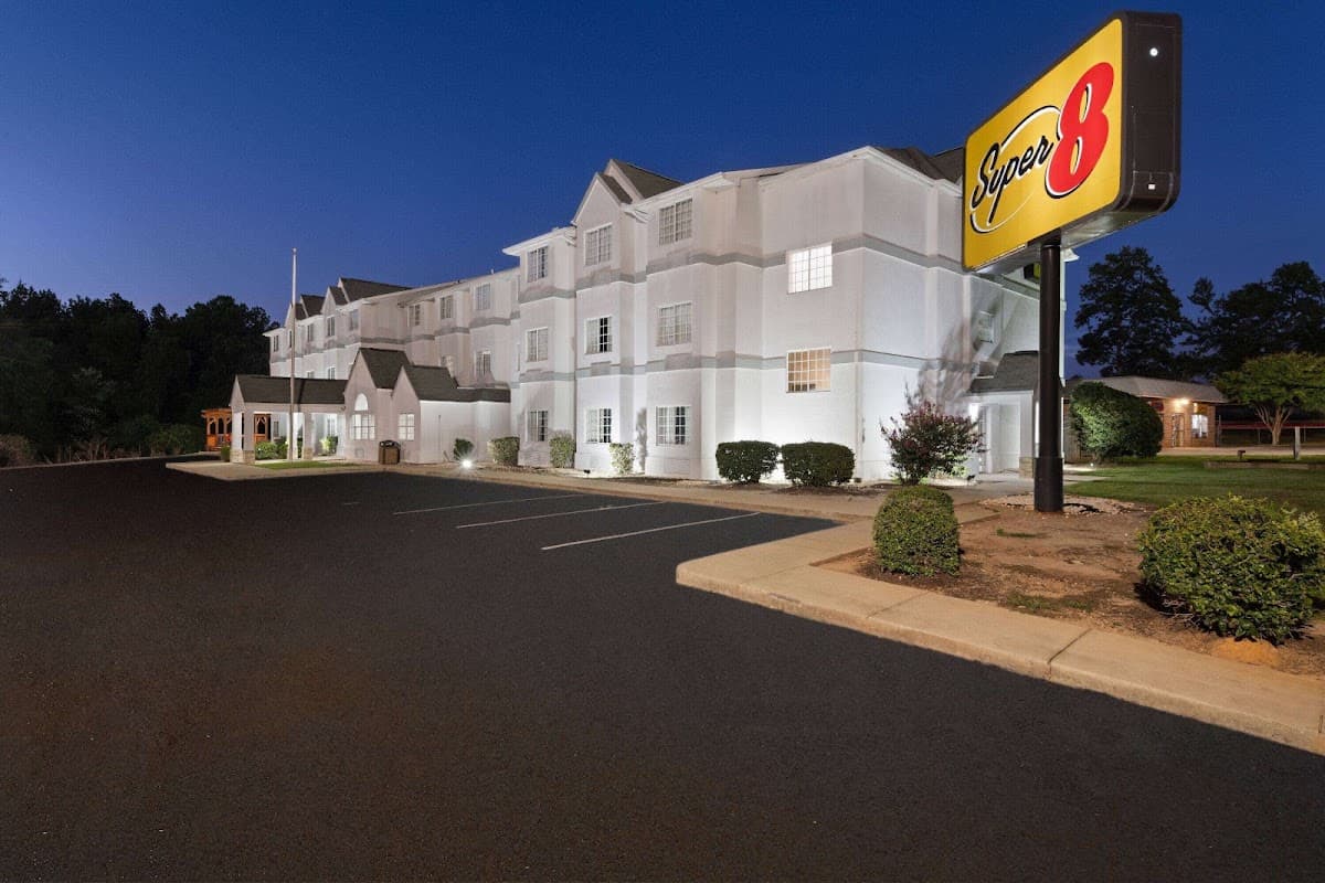 Super 8 by Wyndham Harbison/Parkridge Hospital, Hotel in Seven Oaks