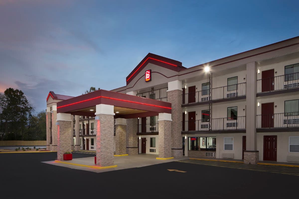 Red Roof PLUS+ Birmingham East - Irondale/Airport, Hotel in Irondale