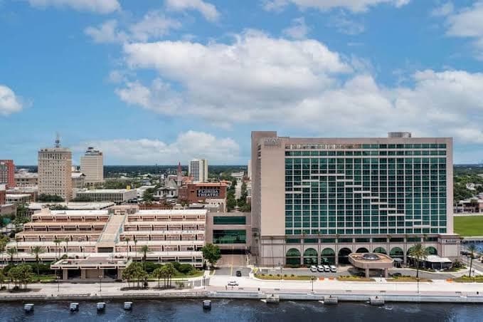 2 Connecting Suites at a 4️ Hotel, Hotel in Jacksonville