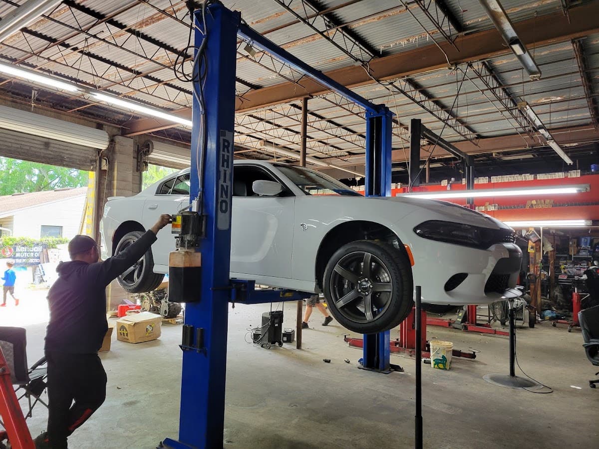 B & B Quality Auto Care, Bed & Breakfast in Jacksonville