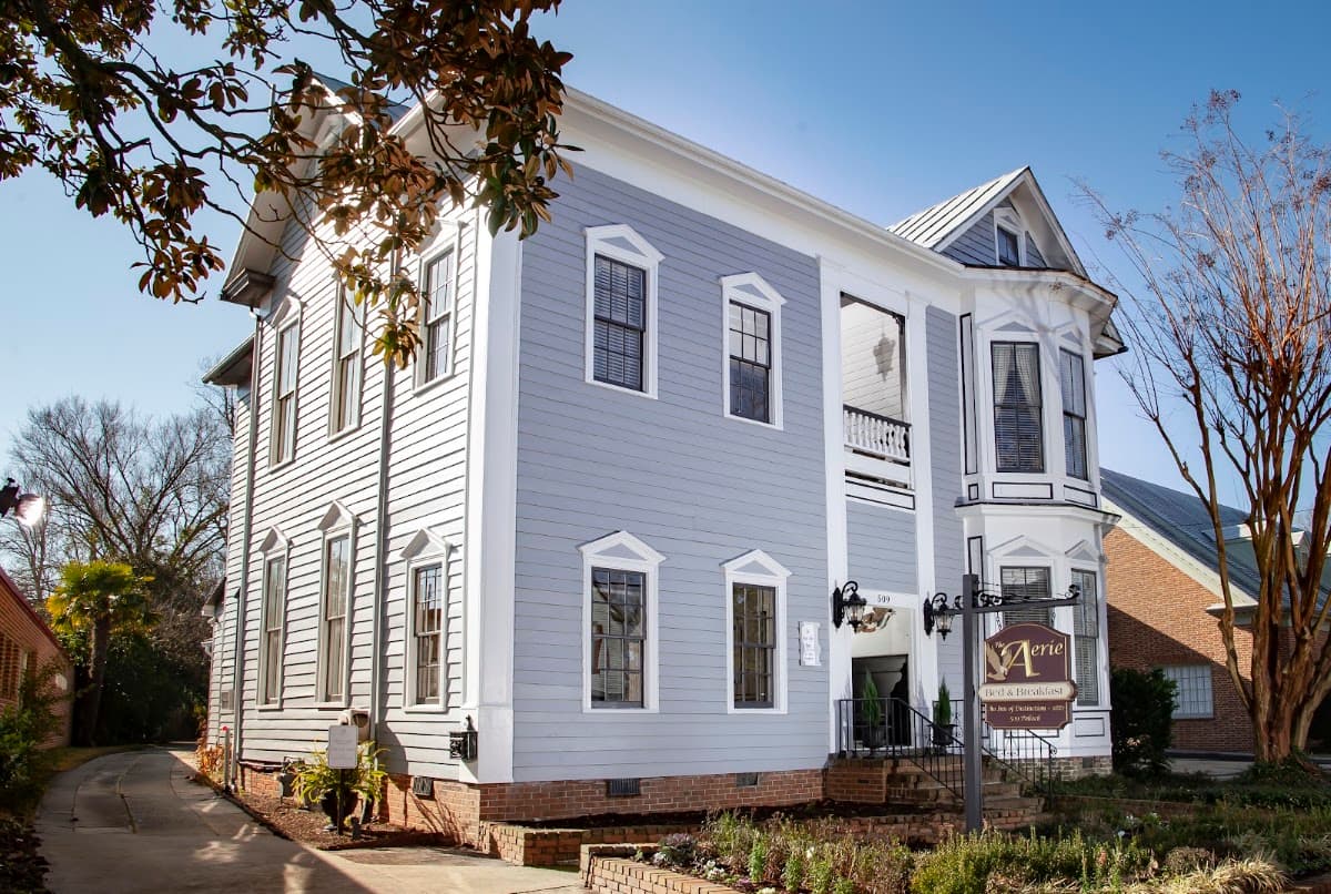 Aerie Bed & Breakfast, Bed & Breakfast in New Bern