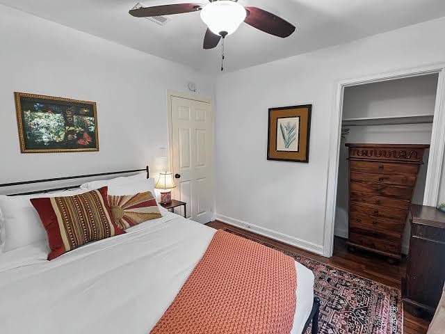 Charming family-friendly casita 5 min to downtown, 15 min to beach, Hotel in James Island