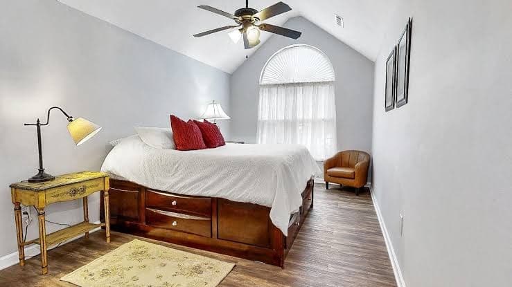 JAMES ISLAND RENTAL 30+ DAY. FULLY FURNISHED AND WALK TO SHOPPING., Hotel in James Island