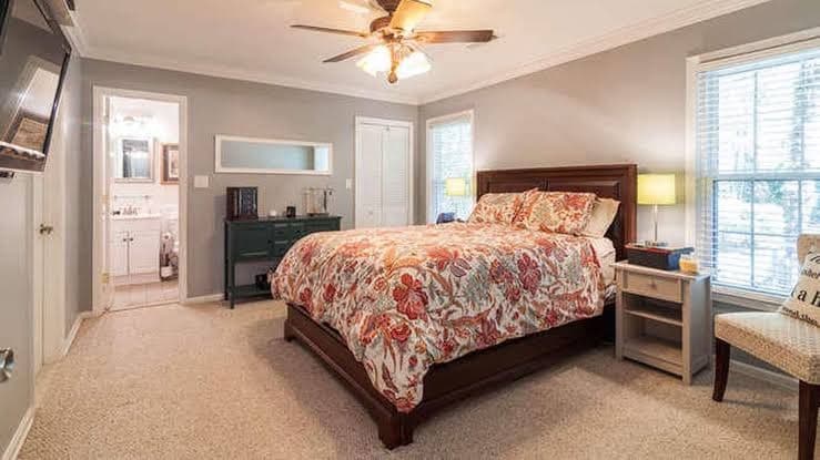 Pool. Great Location. 5 mi to Folly or Downtown, Hotel in James Island