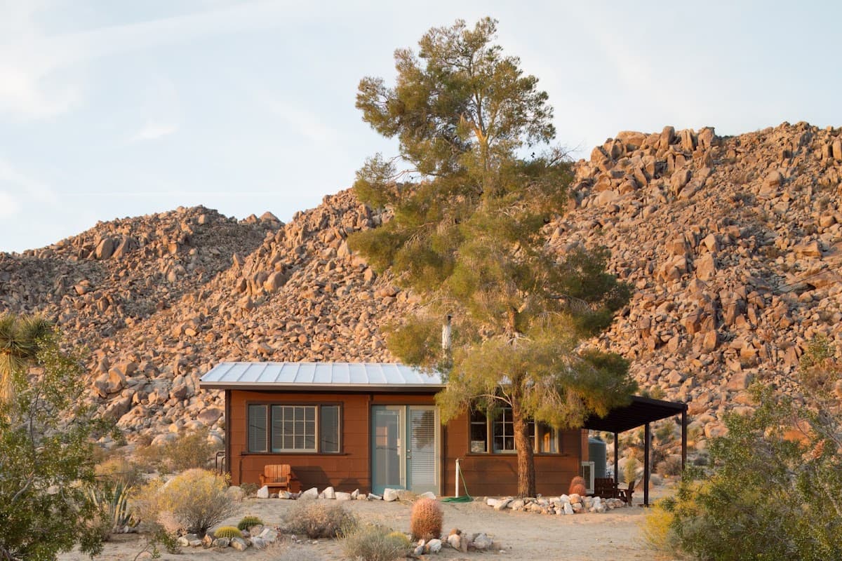 Guest Cabin at A-Z West, Hotel in Joshua Tree
