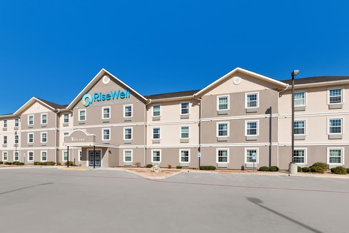 RiseWell Kitchen Suites Pleasanton, Aparthotel in Jourdanton