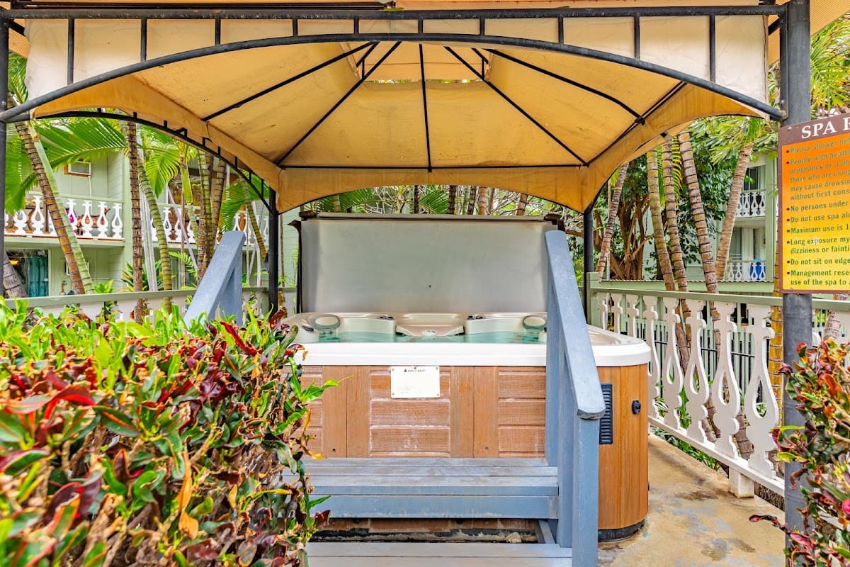 Sea La Vie: A Downtown Hawaiian Hotel Condo with Hot Tub, Pool and Beach!, Hotel in Kailua-Kona