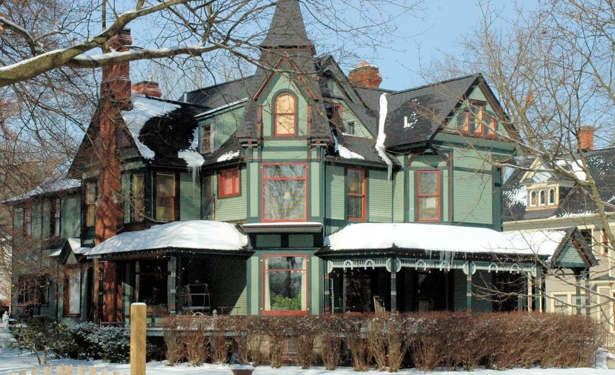 Stuart Avenue Inn Bed & Breakfast, Bed & Breakfast in Kalamazoo