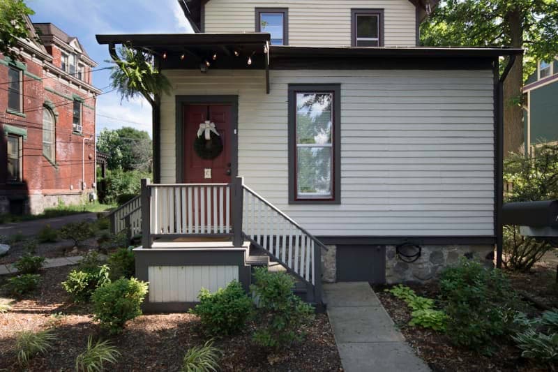 Kara’s Kottages @ W. Kalamazoo Ave., Bed & Breakfast in Kalamazoo