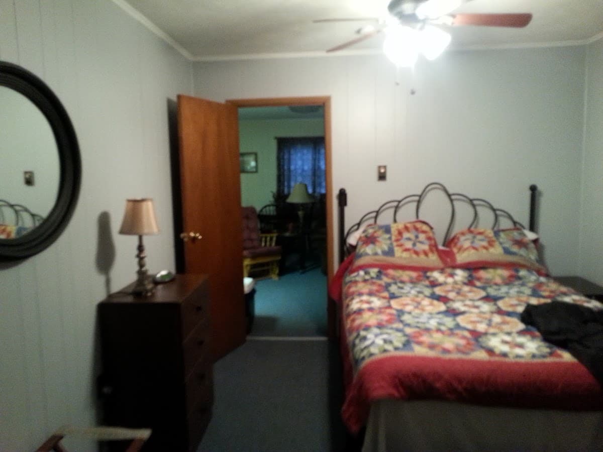 Hilltop Suites, Hotel in Kane