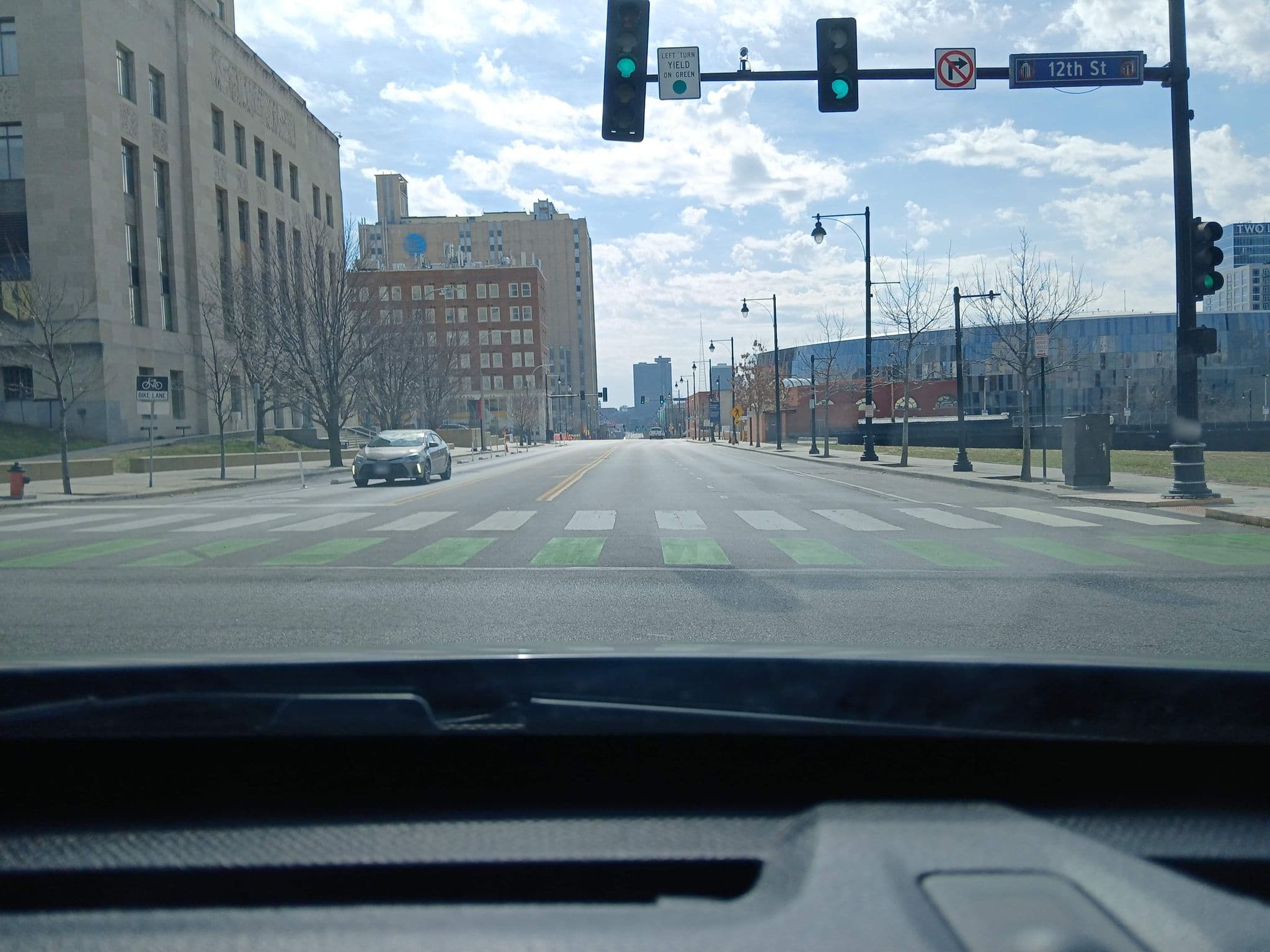 Street view near Midwestern Baptist Seminary, Kansas City — © aqua07 (CC BY-SA · Mapillary)