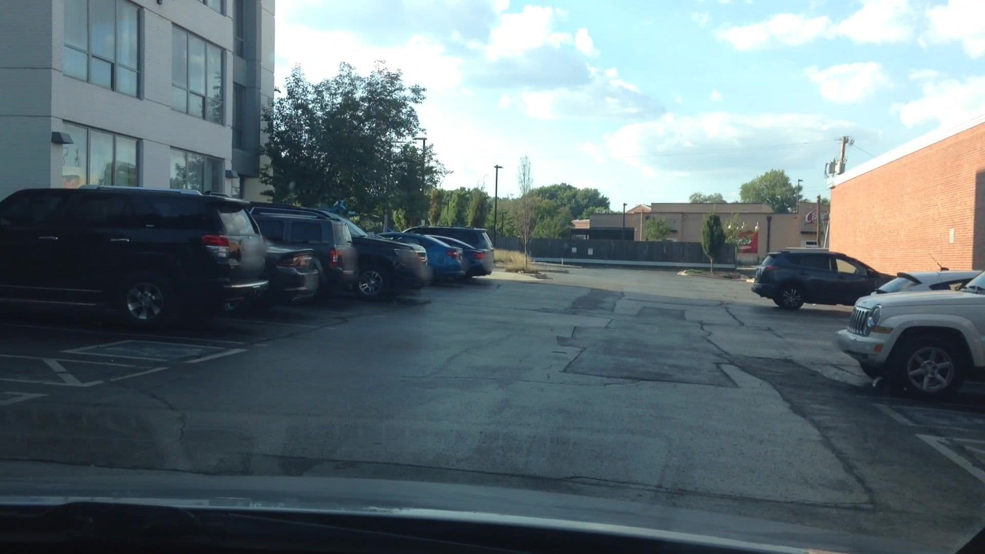 Street view near Q spa, Roeland Park — © lvl5 (CC BY-SA · Mapillary)