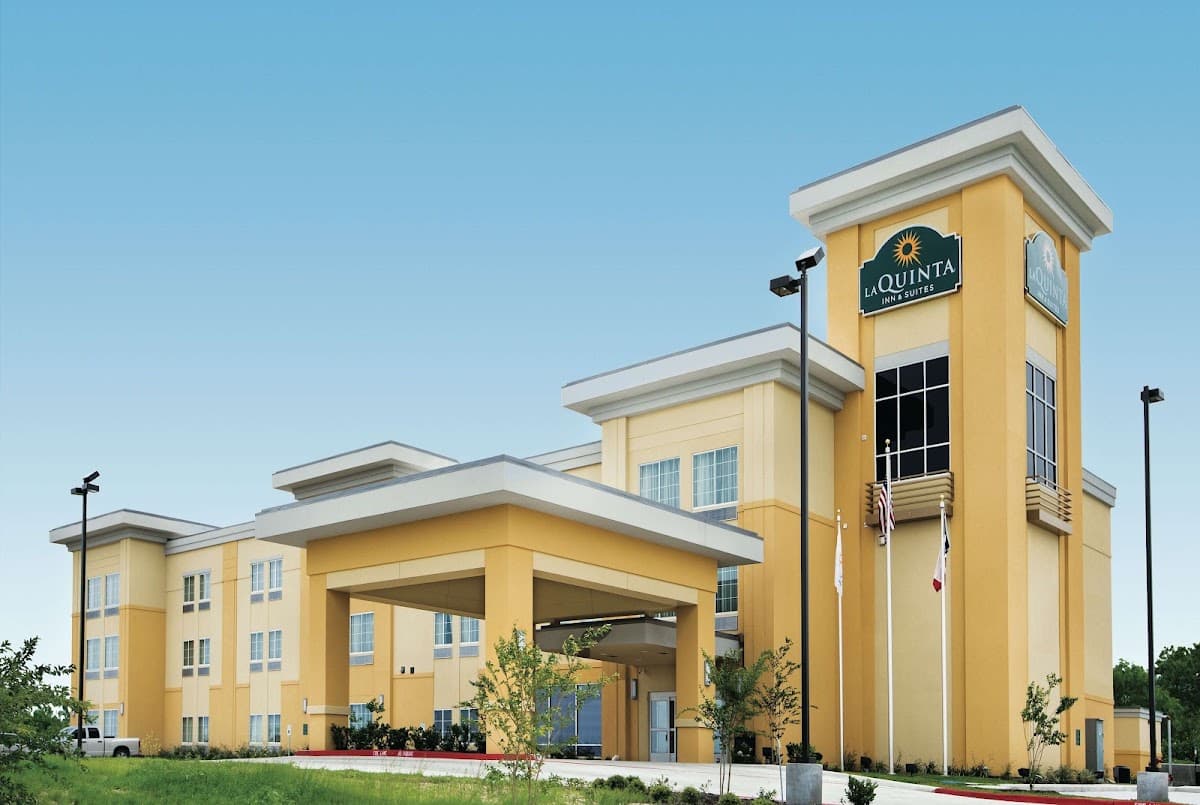 La Quinta Inn & Suites by Wyndham Karnes City - Kenedy, Hotel in Karnes City