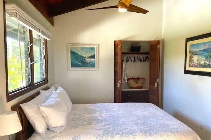 Luxury 3-bedroom villa with view of Waimea Bay. 90 day min stay., Holiday Home in Pupukea