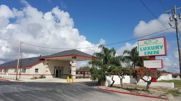 Luxury Inn & Sunset RV Park, Hotel in Kenedy
