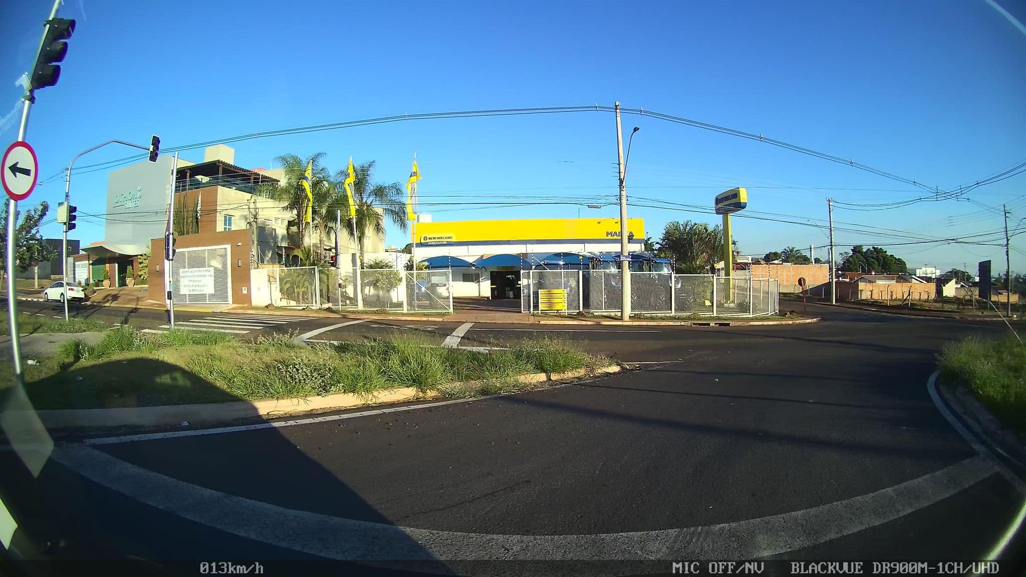 Street view near Hotel Araraquara By Mercure, Araraquara — © kaart5 (CC BY-SA · Mapillary)