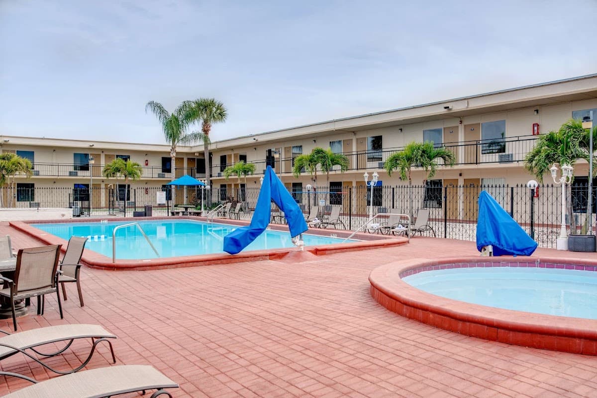Super 8 by Wyndham St. Petersburg, Hotel in Lealman