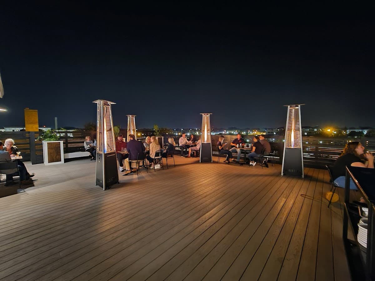 The Apis Hotel & Restaurant, Hotel in Kenosha