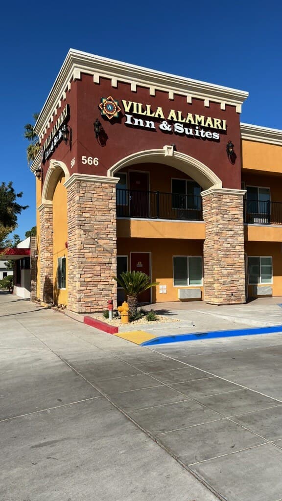 Villa Alamari Inn & Suites, Hotel in Kerman