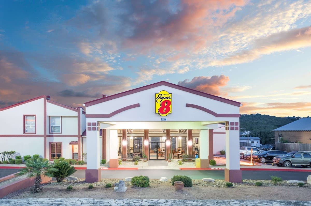 Super 8 by Wyndham Kerrville TX, Hotel in Kerrville