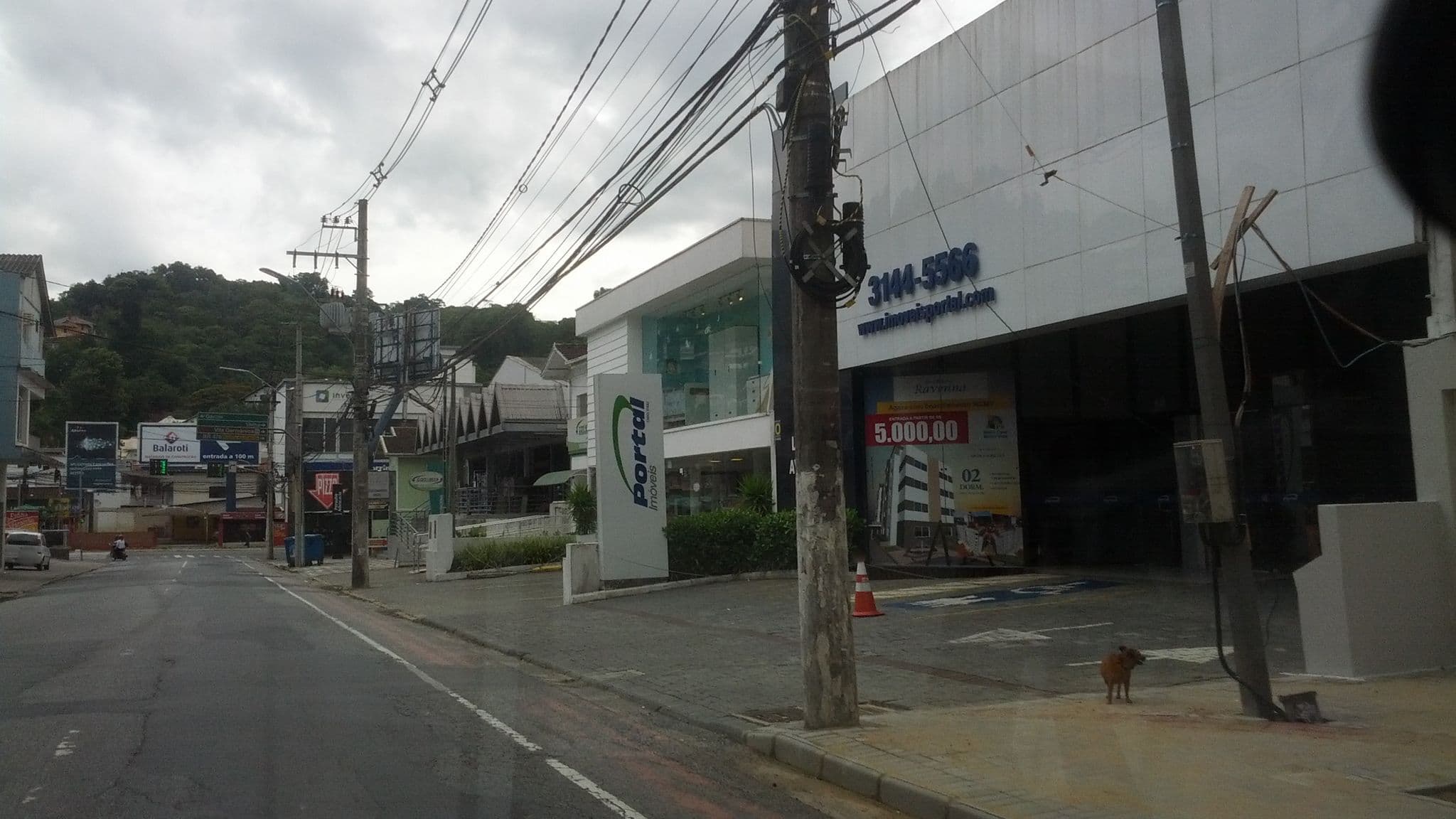 Street view near Ibis Budget Blumenau, Blumenau — © poeiradasestrelas (CC BY-SA · Mapillary)