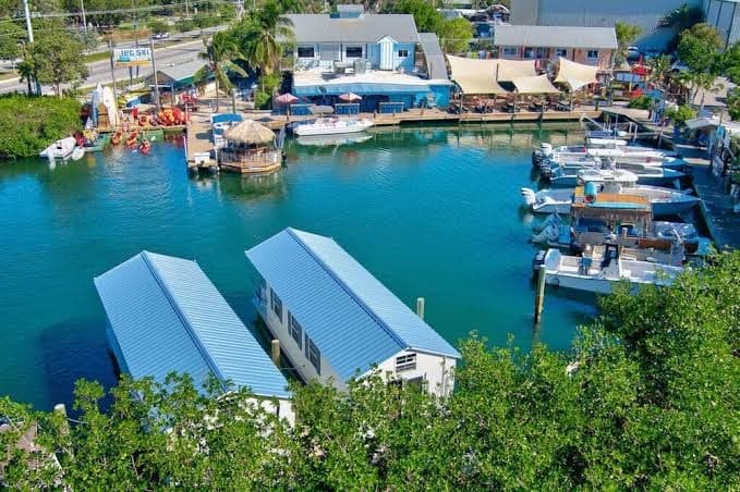 Aqua Lodges At Hurricane Hole Marina, Hotel in Stock Island