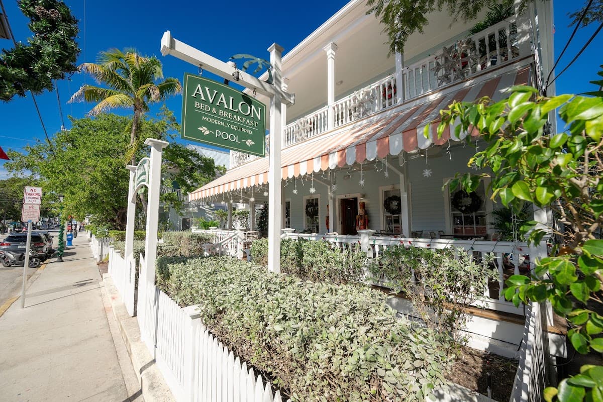 The Guesthouses at Southernmost Beach Resort – Avalon Bed and Breakfast - RECENTLY RESTORED, Hotel in Key West