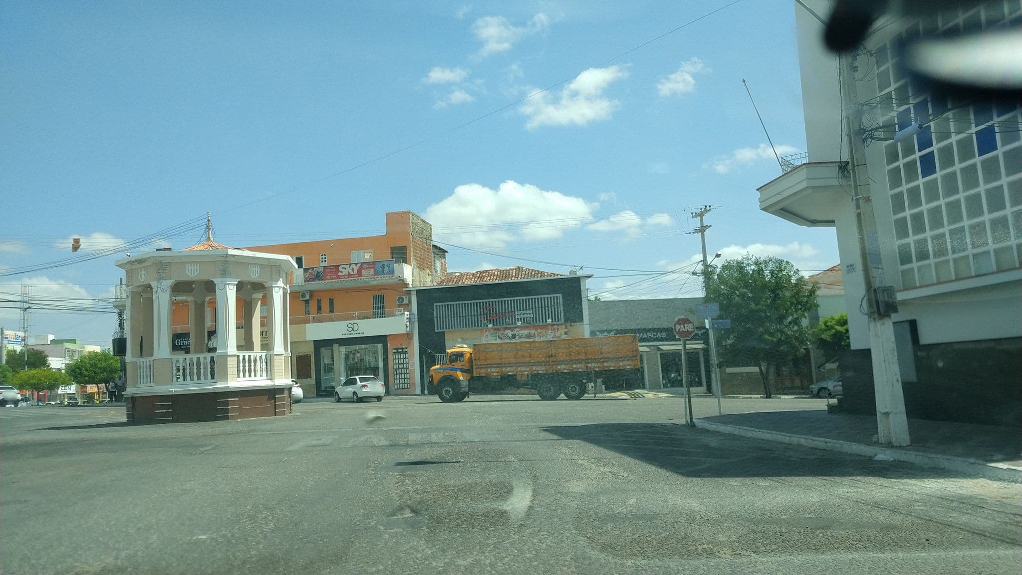 Street view near Tungstênio Hotel, Currais Novos — © georgemaia (CC BY-SA · Mapillary)