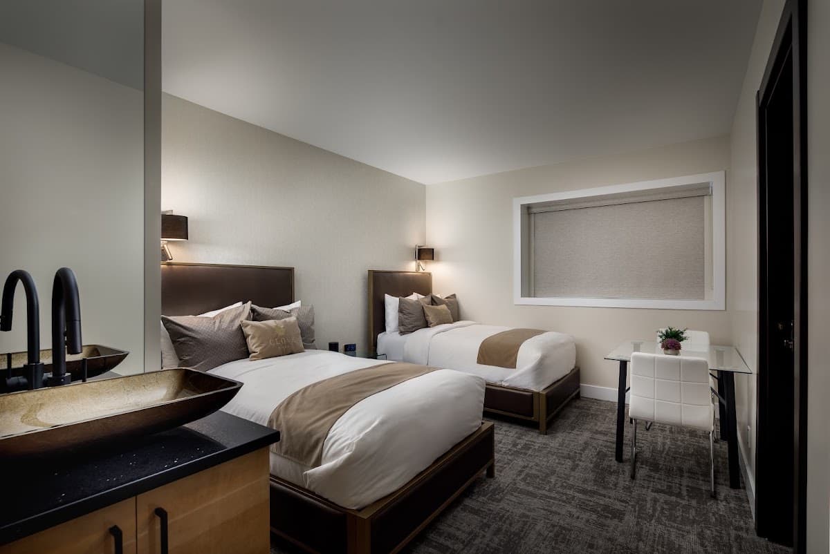 Clove Plaza, Hotel in Kiryas Joel