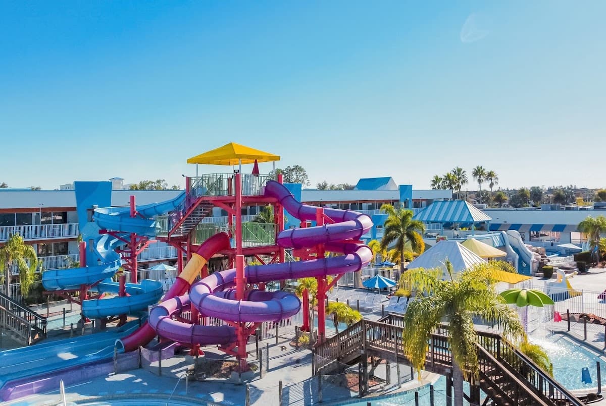Ramada by Wyndham Hotel & Water Park, Hotel in Buenaventura Lakes