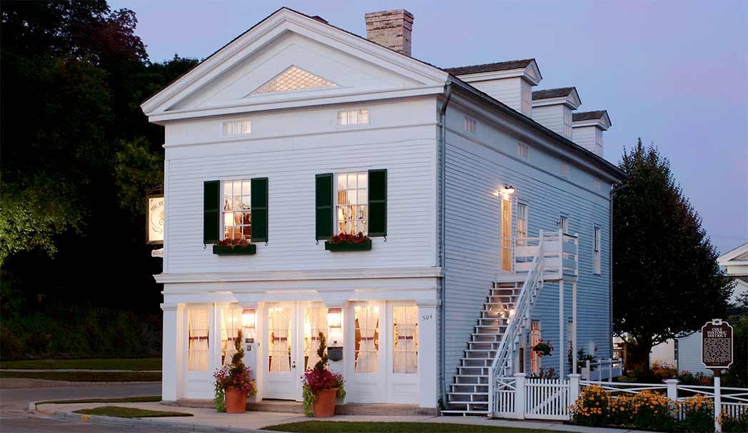The Rochester Inn, a Historic Hotel Built in 1848, Hotel in Sheboygan Falls