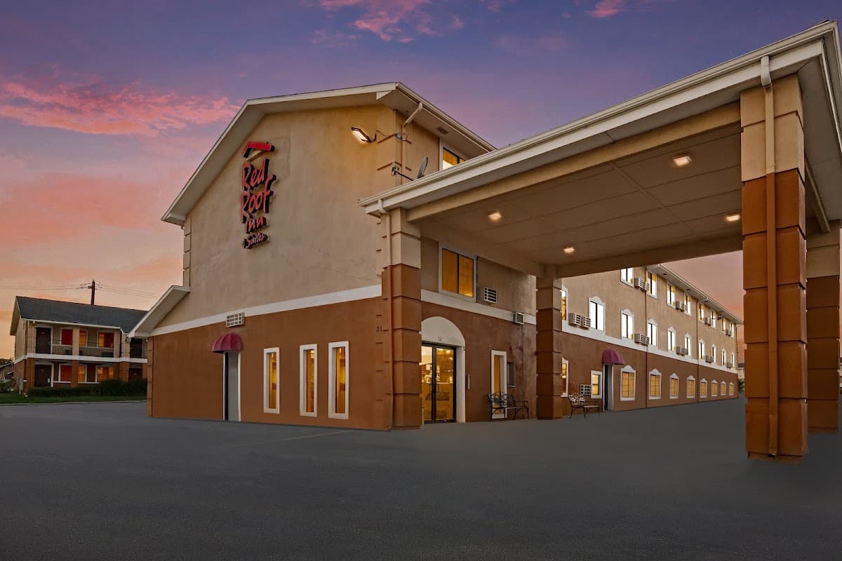 Red Roof Inn & Suites Denton, Hotel in Denton