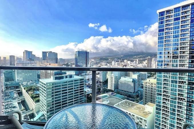 Upscale High FL-32nd Ala Moana Hotel w /Premium Double Room-Mountain View, Hotel in Waikīkī
