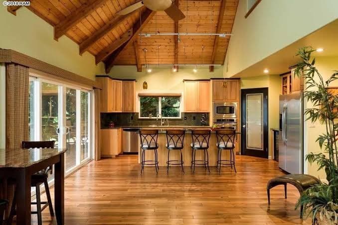 Charming 2-bedroom cottage in Kula with AC, WiFi. Relax and unwind, Holiday Home in Pukalani