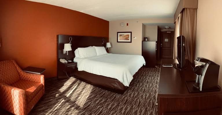 TaronB Hotel&Suites, Hotel in La Crosse