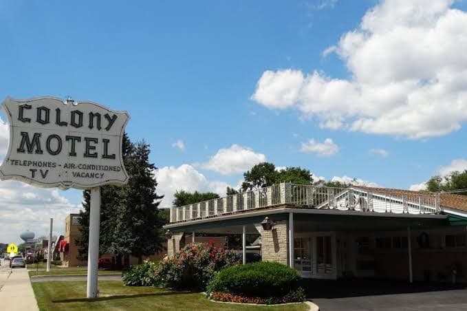 Colony Motel - Brookfield, Motel in La Grange