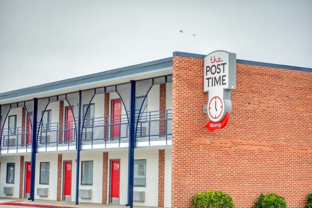 Post Time Inn, Hotel in La Huerta