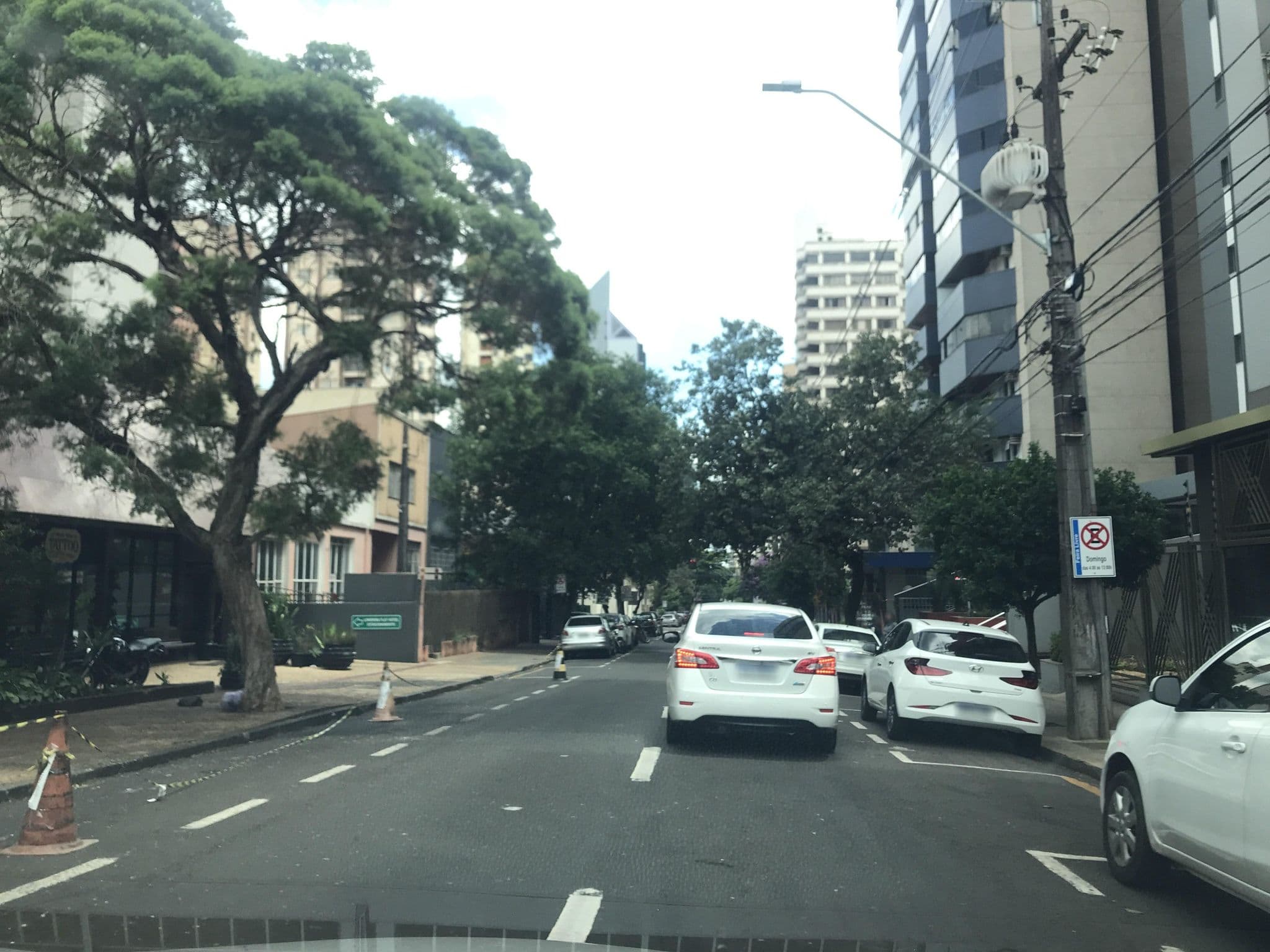 Street view near Slaviero Essential Londrina Flat Hotel, Londrina — © wesleygmartins (CC BY-SA · Mapillary)