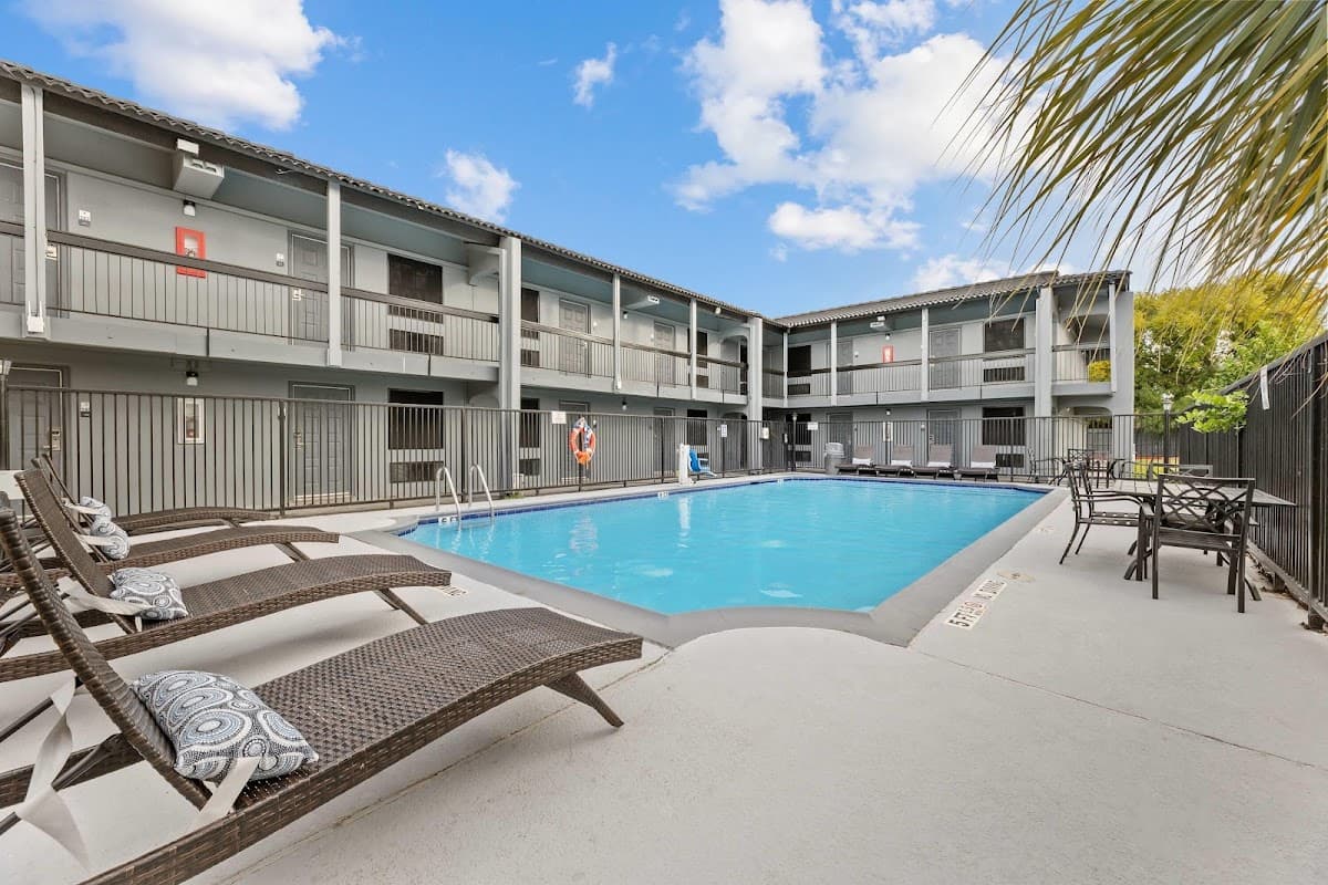 Days Inn & Suites by Wyndham Texas City, Hotel in La Marque