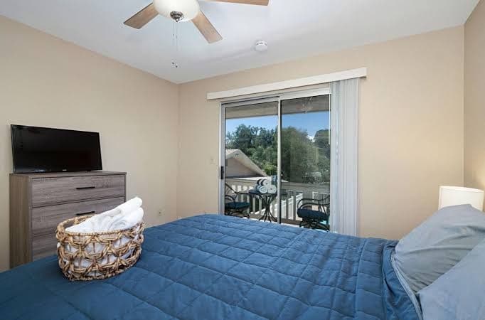 Charming 2 Room La Mesa Casita w/ Pool, BBQ & Yard, Hotel in La Mesa