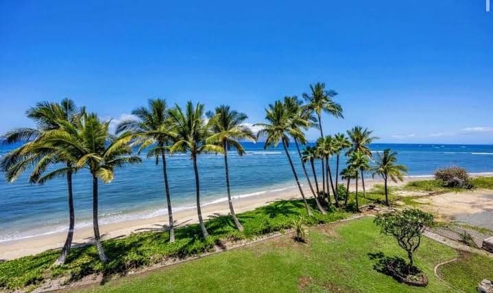 Legal STR Hotel Zoned Lahaina Shores Beachfront Ocean Views Oasis, Hotel in Lahaina