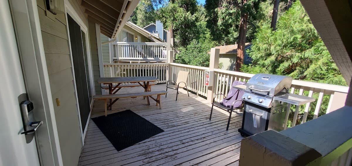 Lake Arrowhead Chalets, Resort in Lake Arrowhead