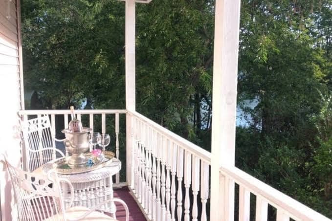 Walden On the Pond, Bed & Breakfast in Spring Lake Heights