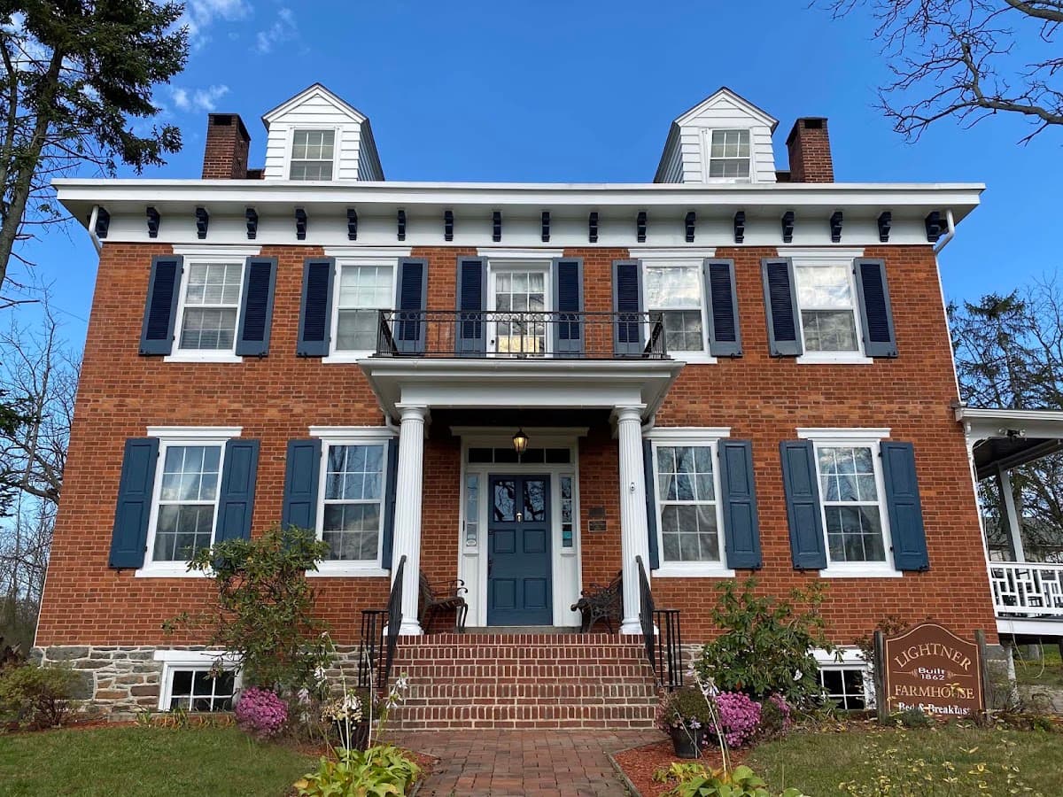 Lightner Farmhouse Bed & Breakfast, Bed & Breakfast in Lake Heritage